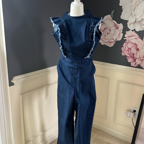 The Summer Muse: Minimalist A-Line Sleeveless Denim Midi with Keyhole Detail